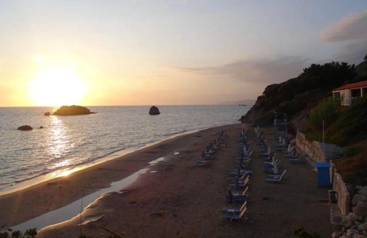 Stefanias Prasoudi Beach Agios Matthaios  Exterior photo