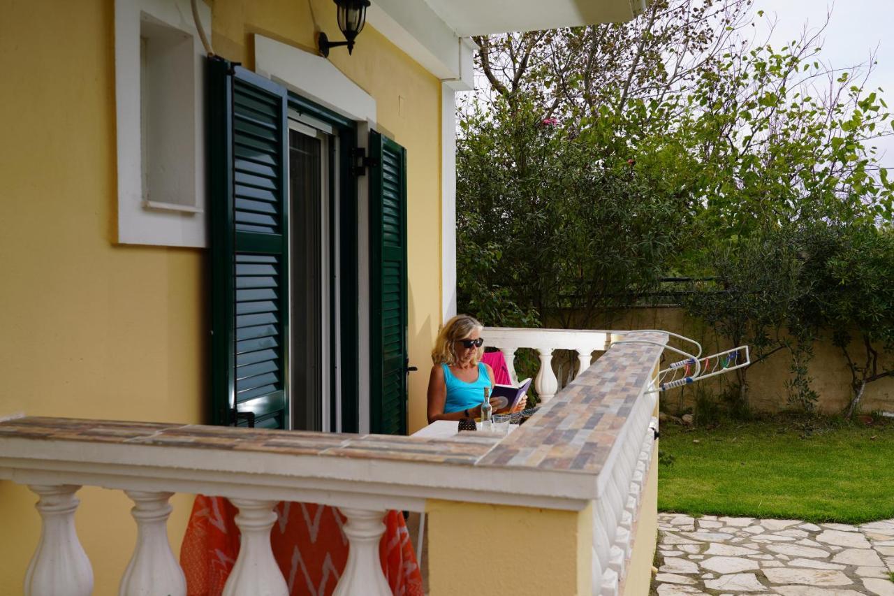Stefanias Prasoudi Beach Agios Matthaios  Exterior photo